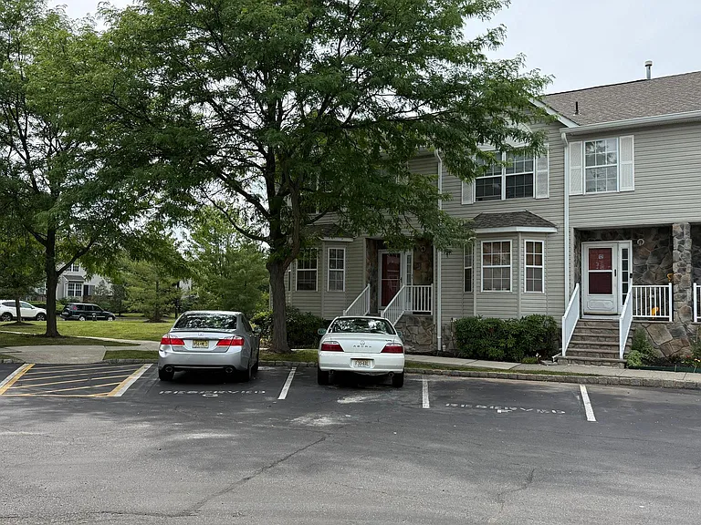 12 Ashley Ct — Photo 4