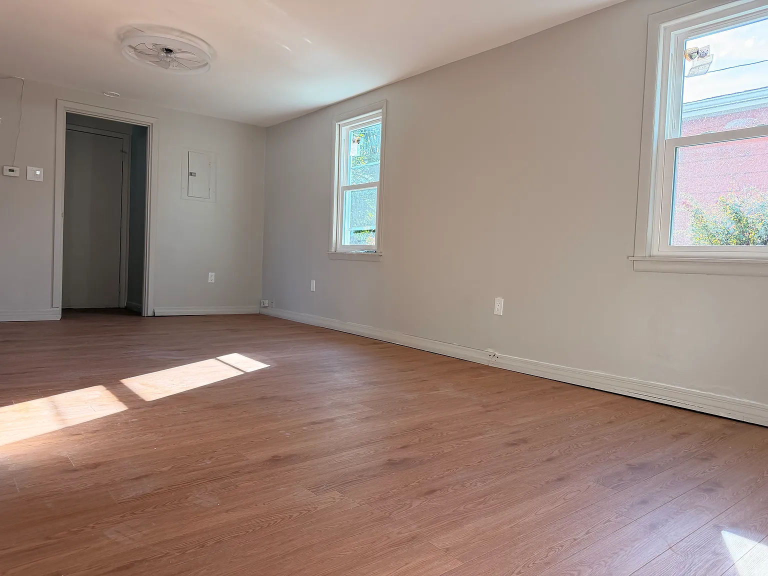 3 bed, 1.5 bath, $2,500 — Photo 2