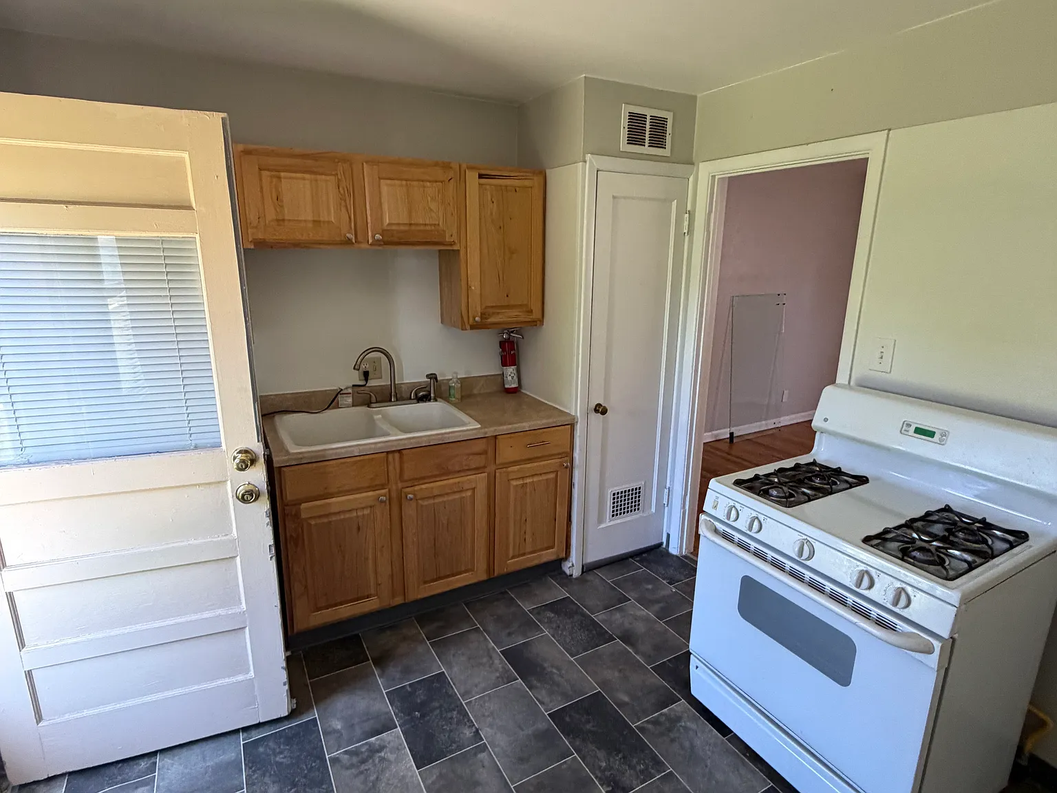 2 bed, 980 sqft, $1,410 — Photo 4