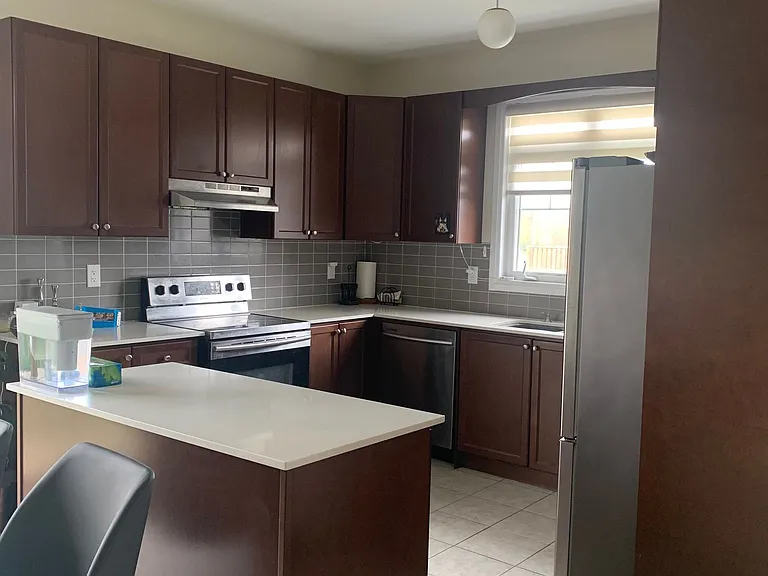 97 Kirby Ave — Photo 4