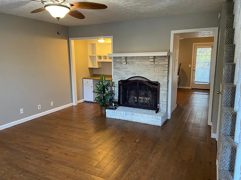 Hardwood floors through out
