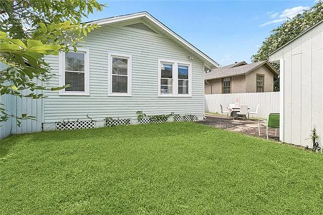 4 bed, 3.0 bath, 1465 sqft, $4,500 — Photo 3