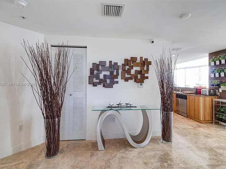6305 Indian Creek Dr #5A — Photo 19