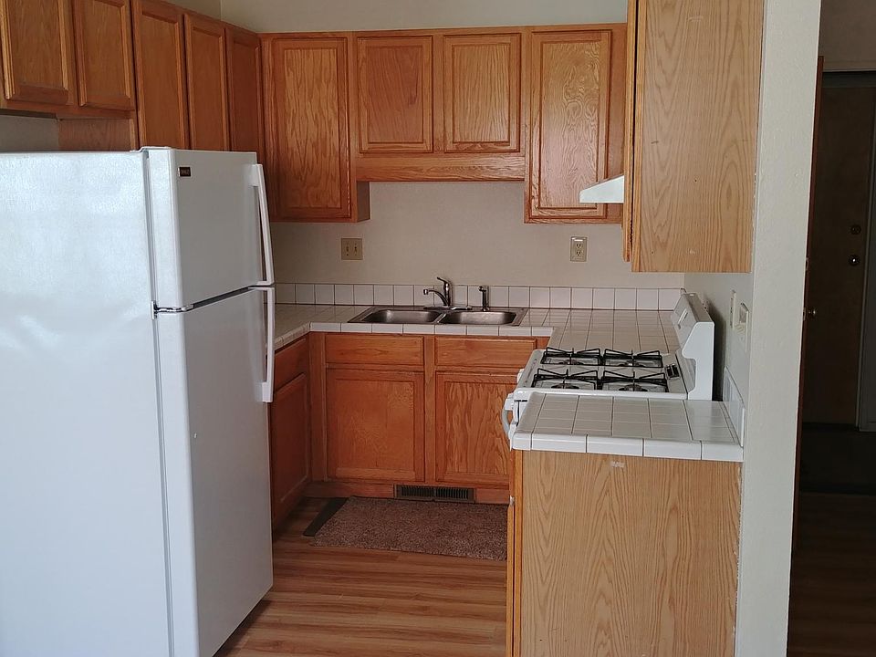 2nd image of 854 9th St APT A