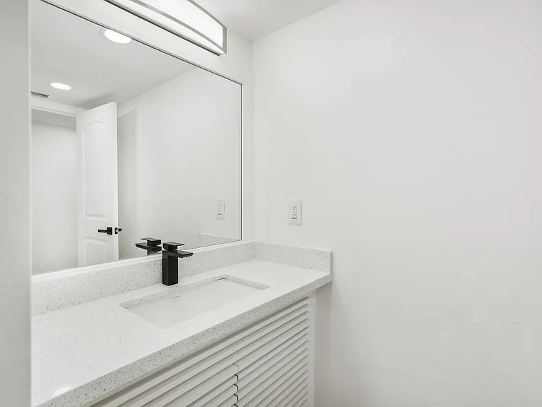 3704 Broadway #206 — Photo 14