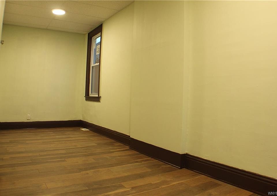 2nd image of 144 Howell St Frnt #