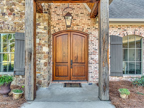 3rd image of 276 Lake Village Dr
