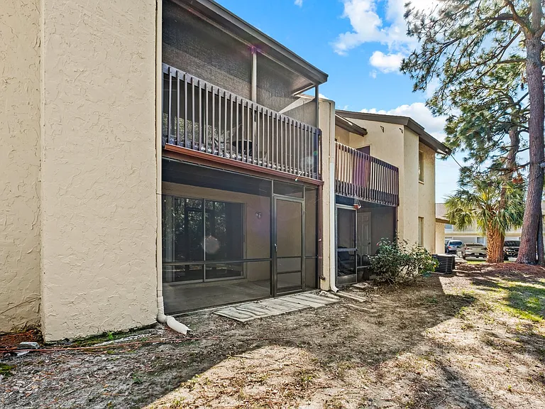 2601 Pine Lake Ter #B — Photo 17
