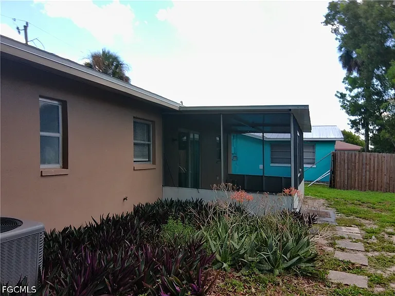 893 Iris Dr — Photo 26
