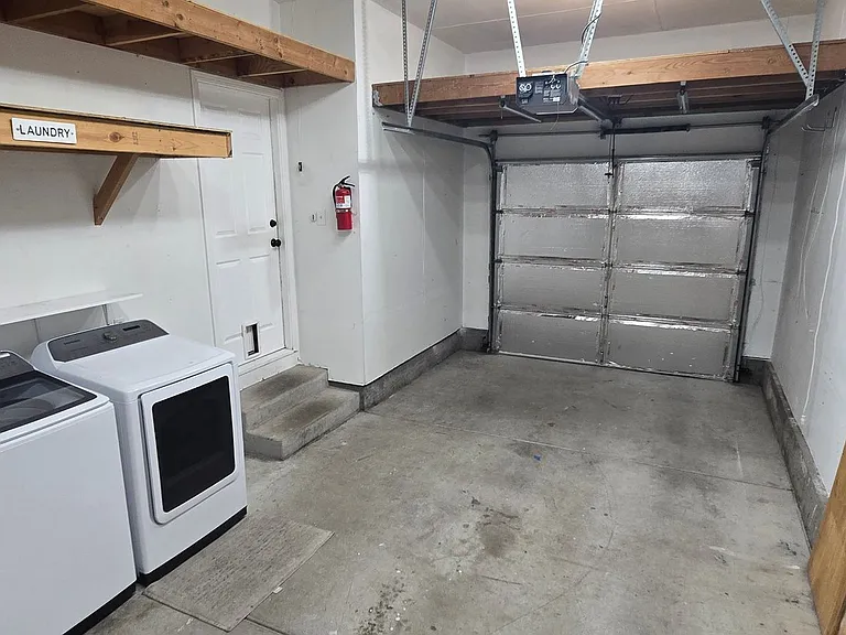 1506 Tammy Way — Photo 23