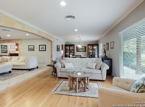 4th image of 322 Rockhill Dr