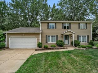 15 Inverness Cir, East Amherst, NY 14051