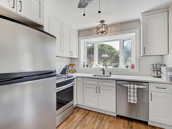 3rd image of 2840 Elm St