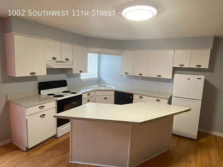 1002 SW 11th Ave #14 — Photo 1