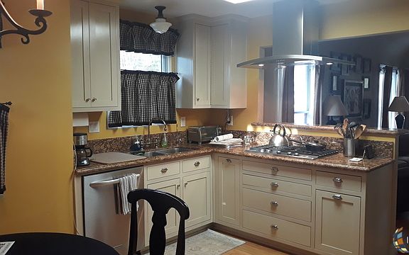 4th image of 715 Cedar Ave
