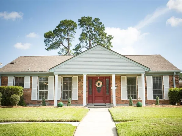 2145 Leslie St, Gretna, LA 70056