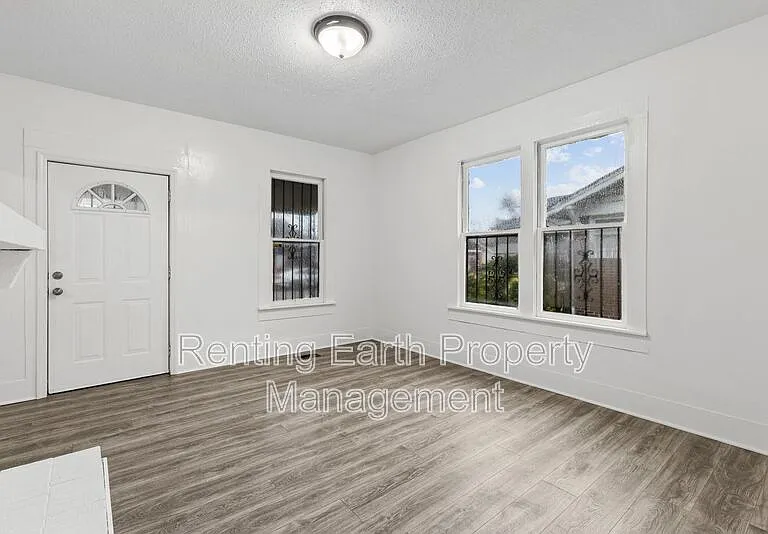 4732 Court S — Photo 8