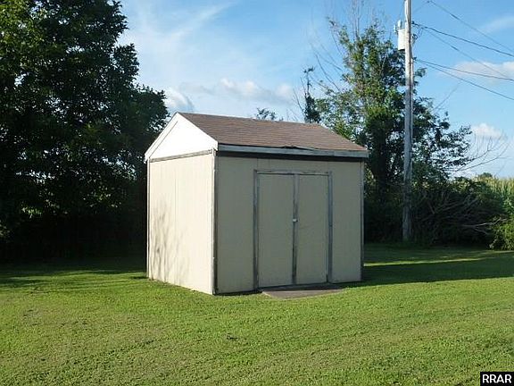5th image of 302 Connell Dr