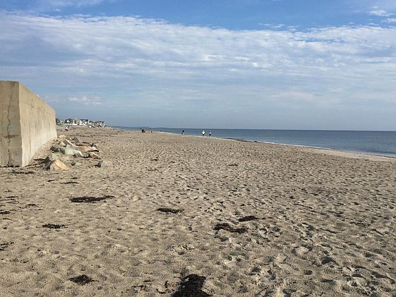 Fieldston Beach only very short walk away