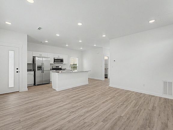 5th image of 611 Apollo Ave