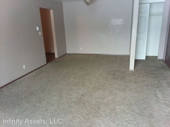 4th image of 2905 Park Terrace Dr APT 4