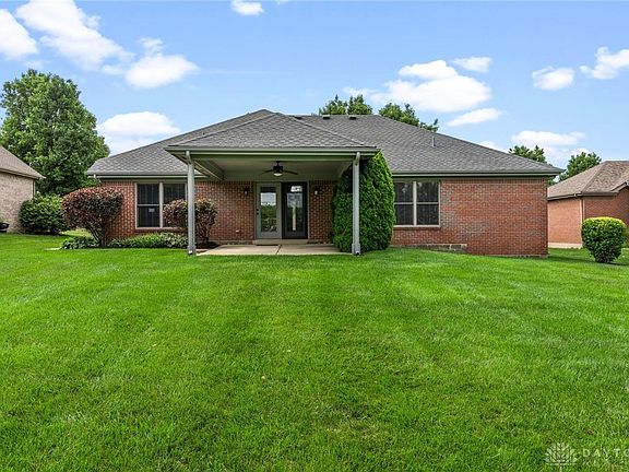 5th image of 486 Christopher Dr