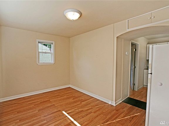 5th image of 407 S Charleston Ave
