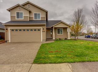 4420 5th St, Hubbard, OR 97032