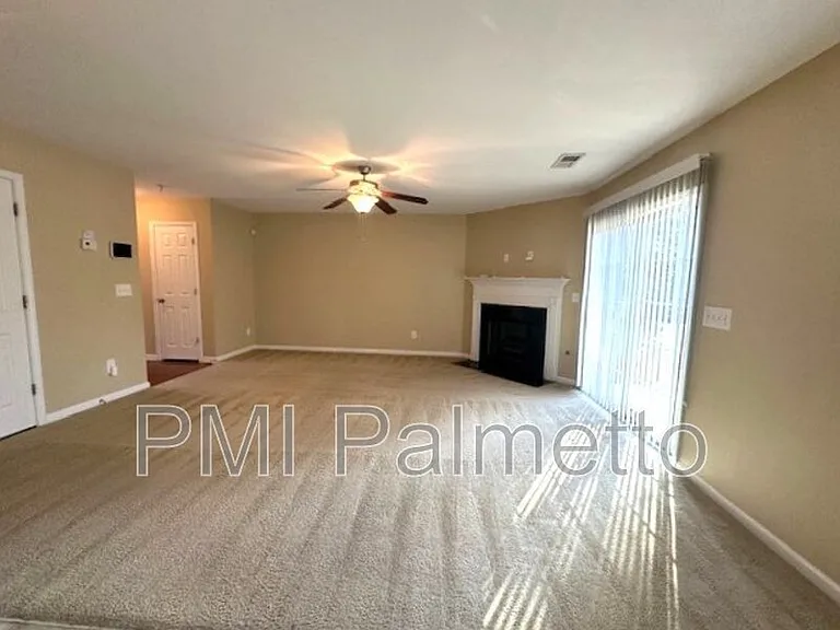 414 Hawkeye Ct — Photo 2