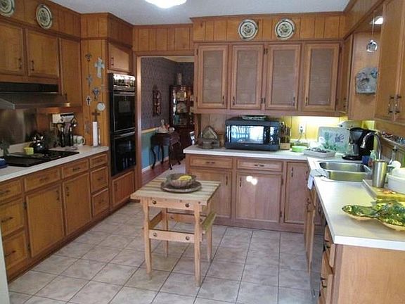 2nd image of 615 Wildwood Dr