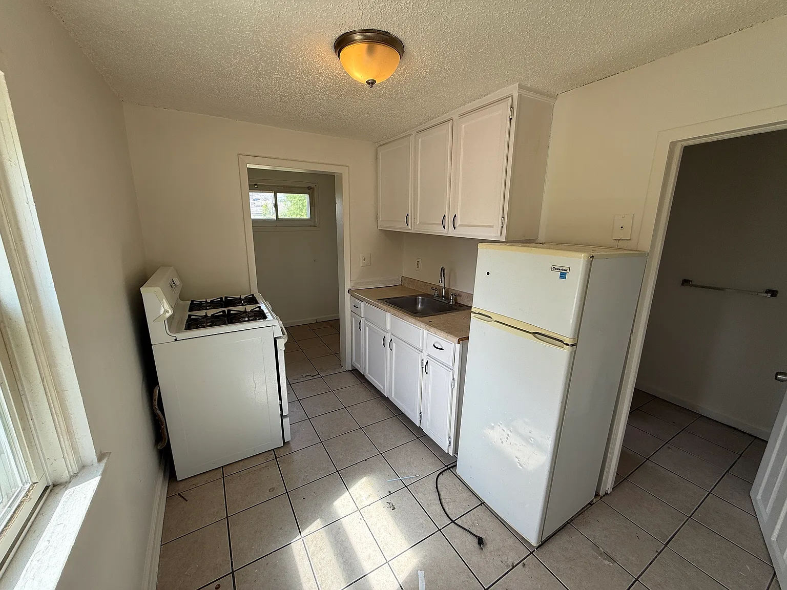 2 bed, 1000 sqft, $1,000 — Photo 4