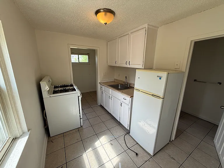 11353 Maxwell Ave — Photo 4