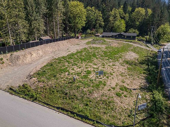3rd image of 3636 Columbia Valley Rd