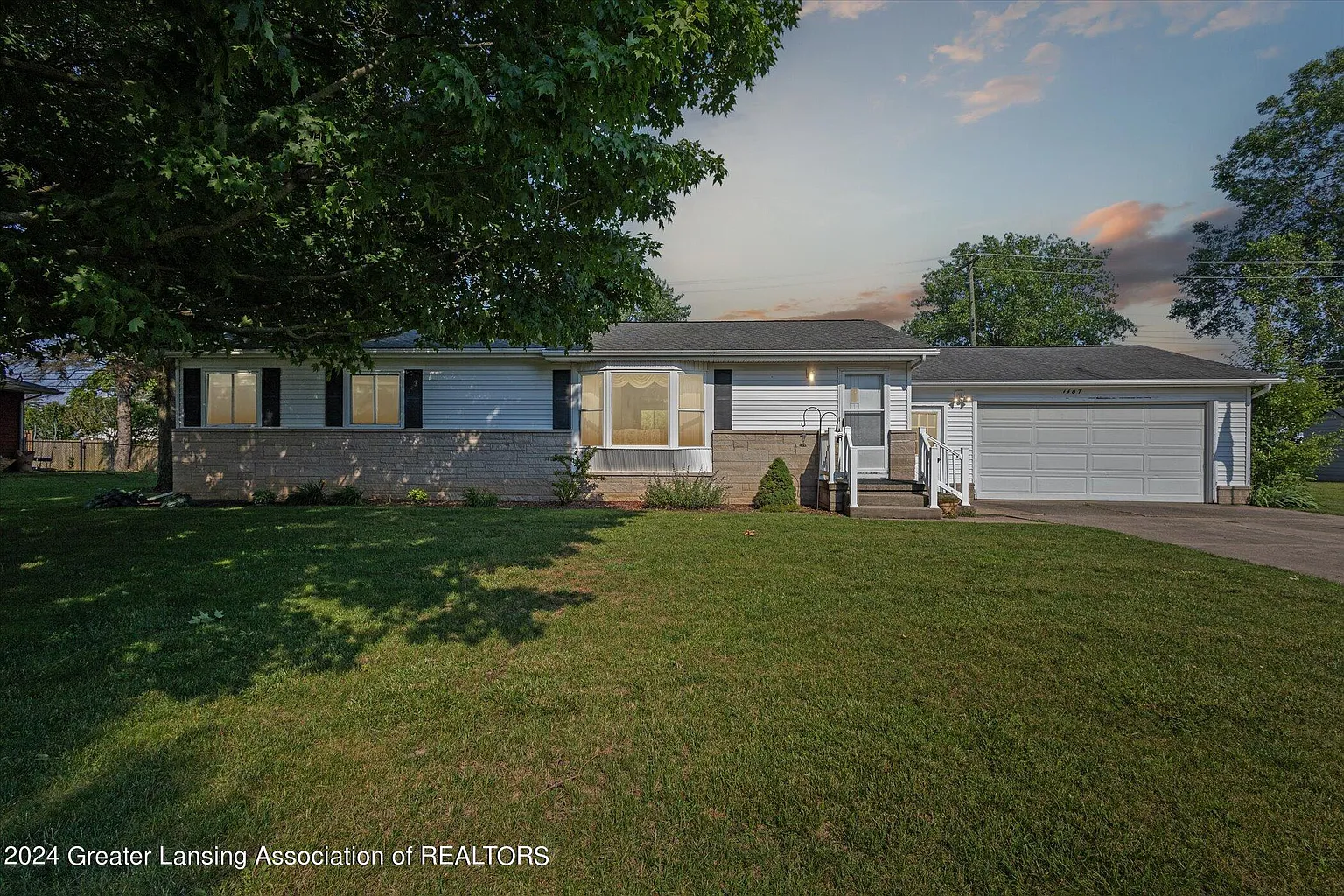 1407 Hall St photo 1