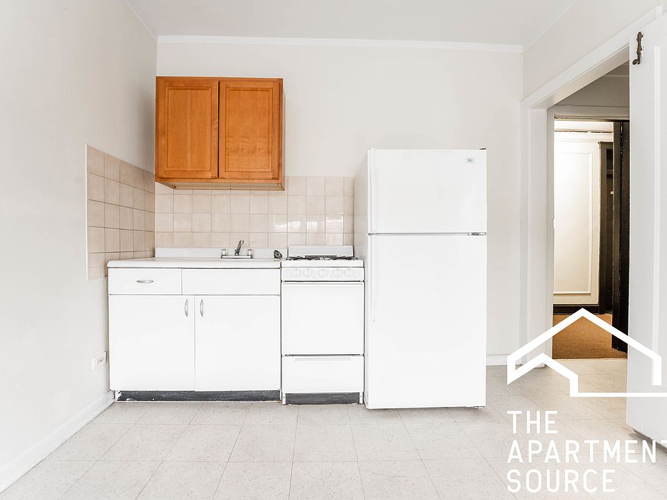 1st image of 2712 N Milwaukee Ave #202