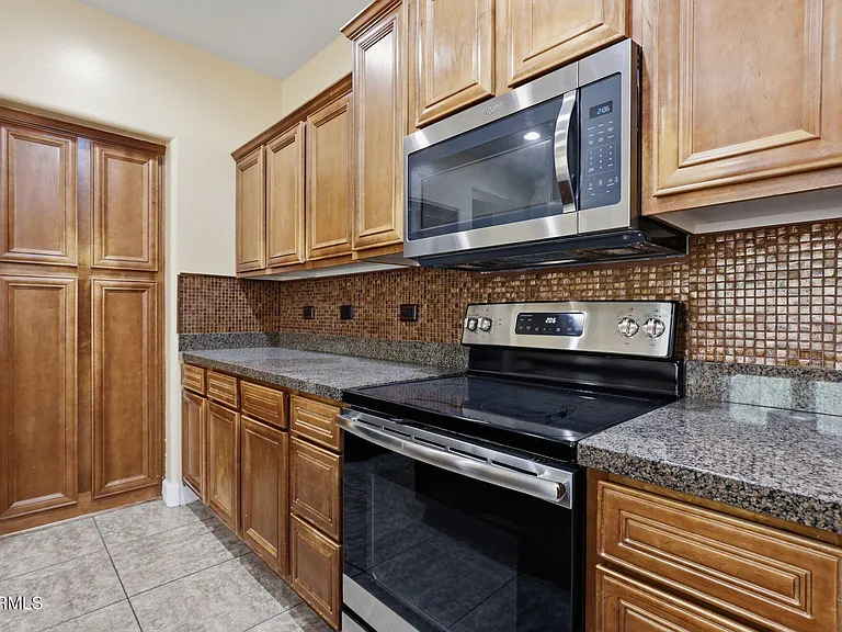 15372 W Dahlia Dr — Photo 17