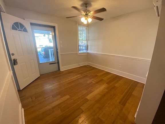 4th image of 523 W 39th St #2306