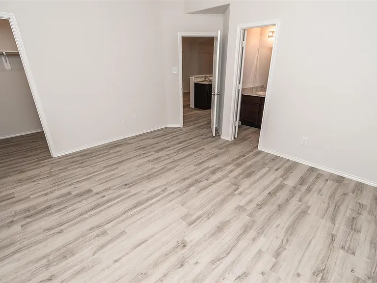 24527 Amaldi Ct — Photo 6