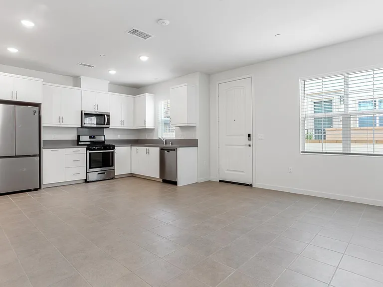 821 Blackstone Dr — Photo 21