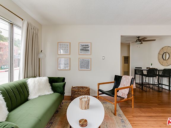 5th image of 2554 N Beachwood Dr APT 1