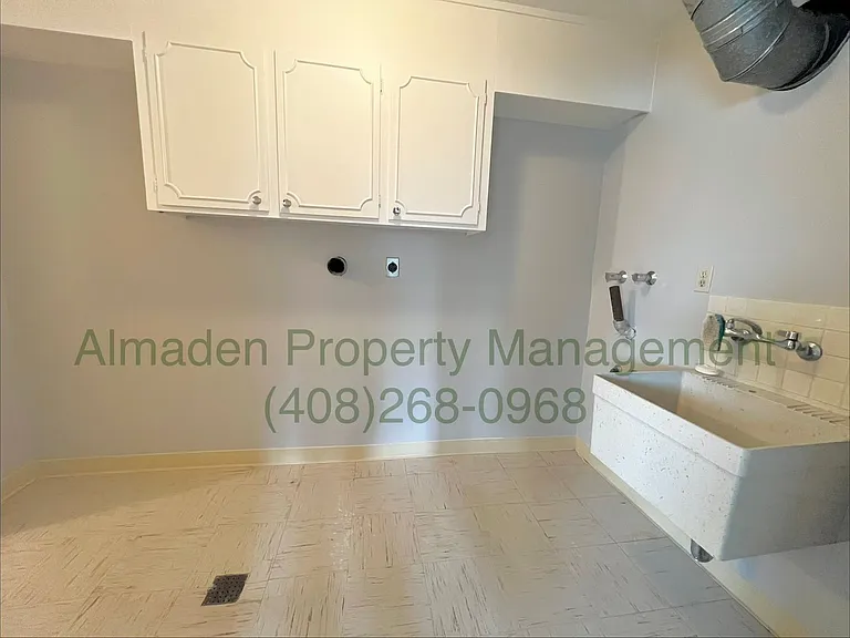1096 Polk Ave — Photo 8
