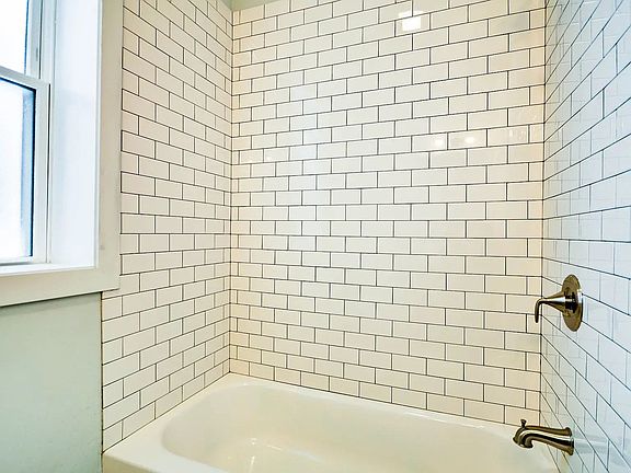 5th image of 1724 W 21st St Unit 1F