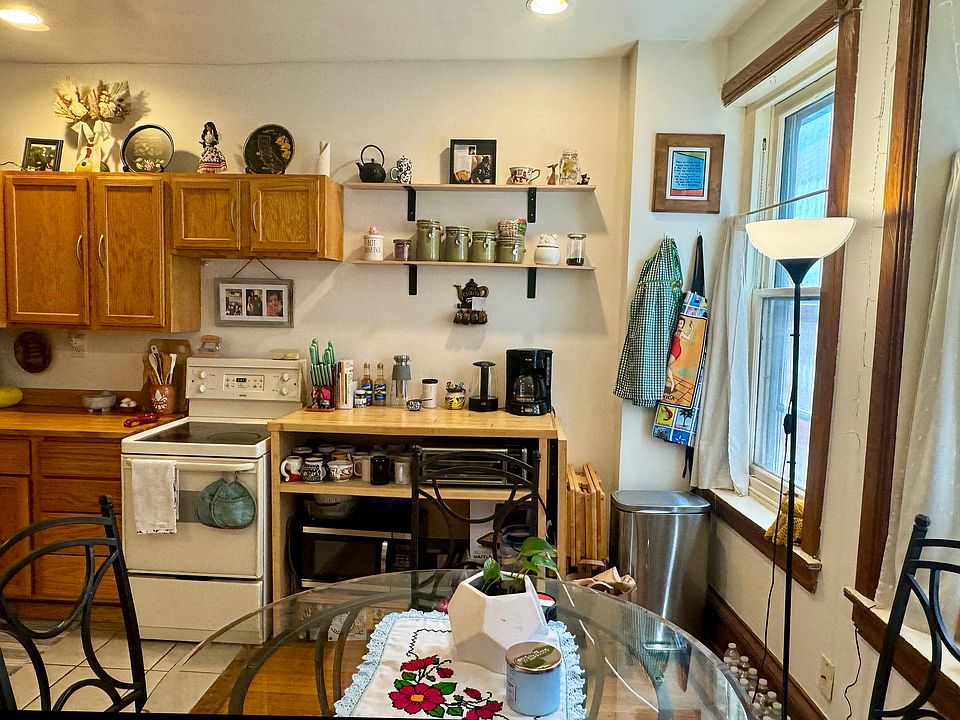 Eating area in front of 3 windows