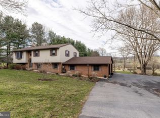 156 Horse Happy Rd, Newmanstown, PA 17073