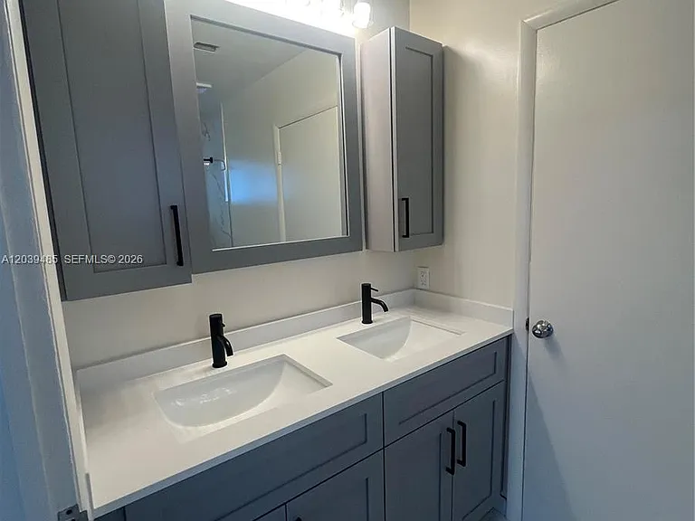 28 E 20th St #1 — Photo 4