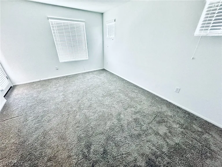 850 Bronzite St — Photo 32