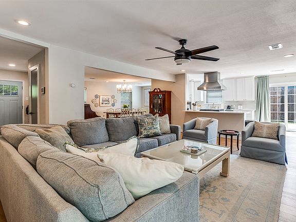 3rd image of 3021 Timberview Rd