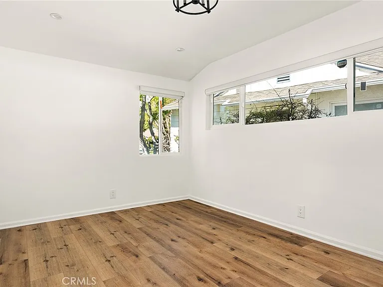 5840 Allott Ave — Photo 12