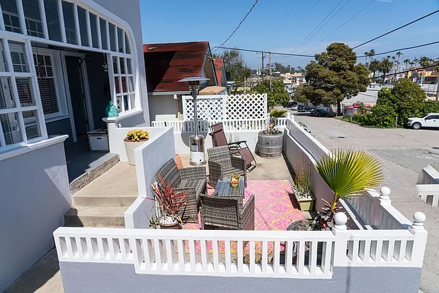 Studio, 632 sqft, $2,200 — Photo 4