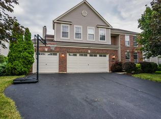 679 Suncrest Dr, Aurora, IL 60506